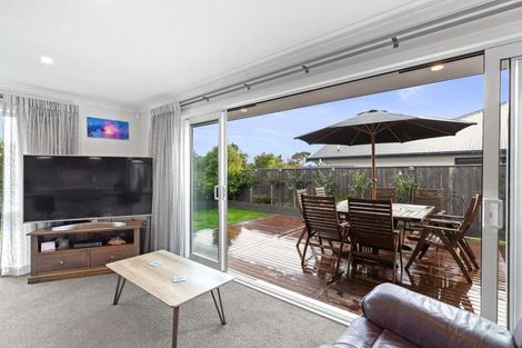 Photo of property in 69 Johnstone Drive, Fitzherbert, Palmerston North, 4410