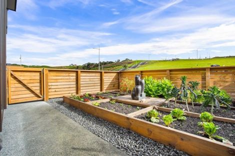 Photo of property in 17 Tawatawa Street, Long Bay, Auckland, 0630