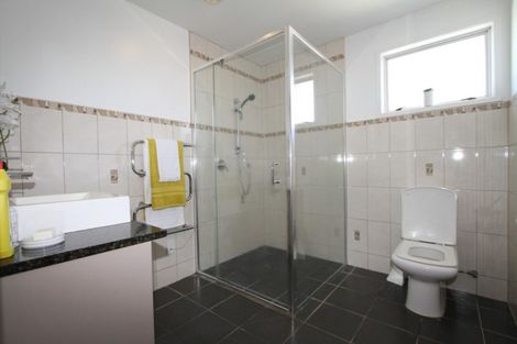 Photo of property in 22 Glennandrew Drive, Half Moon Bay, Auckland, 2012