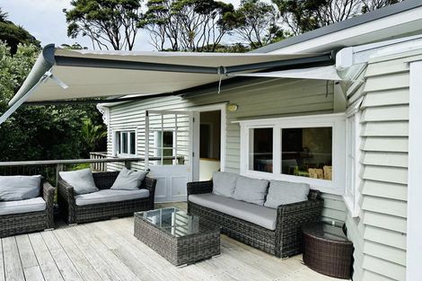 Photo of property in 8 Pendrell Road, Piha, New Lynn, 0772