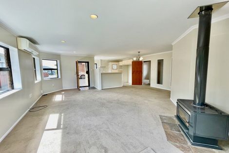 Photo of property in 2/1345 Dominion Extension, Mount Roskill, Auckland, 1041