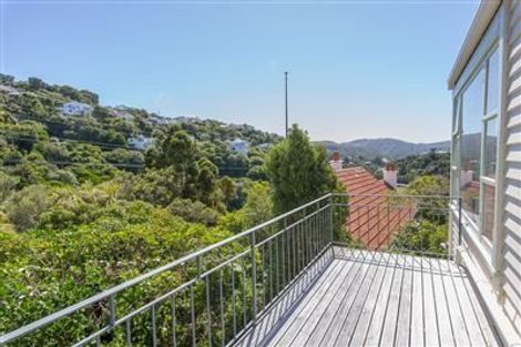 Photo of property in 16 Moana Road, Kelburn, Wellington, 6012