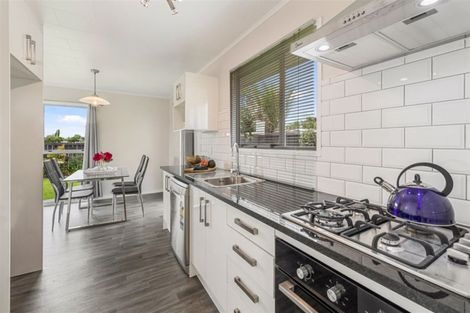 Photo of property in 10 Agar Place, Favona, Auckland, 2024