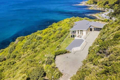 Photo of property in 16 Signallers Grove, Breaker Bay, Wellington, 6022