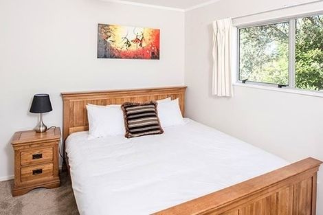 Photo of property in 2/13 Fairclough Road, Beach Haven, Auckland, 0626