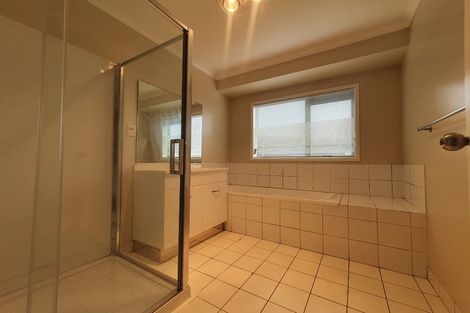 Photo of property in 14 Glenveagh Park Drive, Weymouth, Auckland, 2103