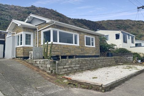 Photo of property in 37 Moa Point Road, Moa Point, Wellington, 6022