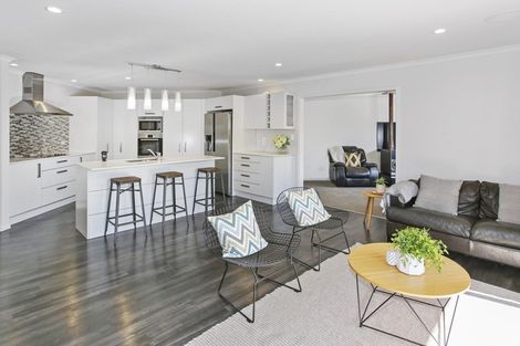 Photo of property in 9 Coach Road, Kingseat, Papakura, 2580