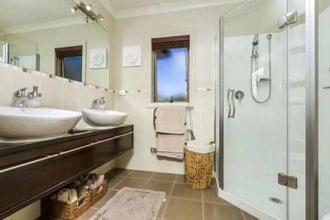 Photo of property in 58 English Oak Drive, Schnapper Rock, Auckland, 0632