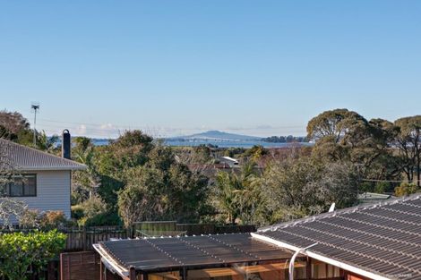 Photo of property in 135a Tiroroa Avenue, Te Atatu South, Auckland, 0610