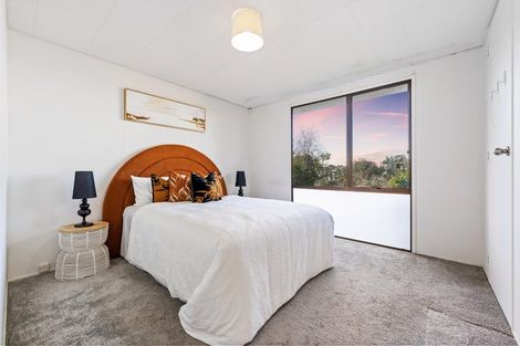 Photo of property in 2/11 Cyril Crescent, West Harbour, Auckland, 0618