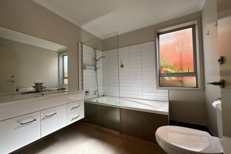 Photo of property in 8 Horizon View Road, Oteha, Auckland, 0632