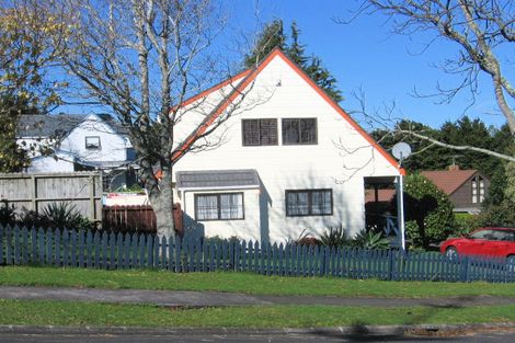 Photo of property in 6 Kingsclere Place, Goodwood Heights, Auckland, 2105