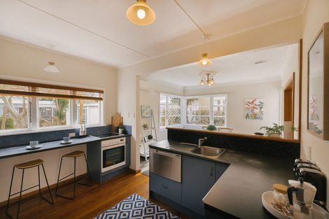 Photo of property in 21 Winston Avenue, Hokowhitu, Palmerston North, 4410