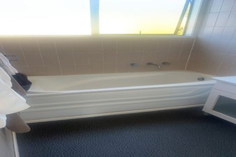 Photo of property in 22 Jenanne Place, Totara Vale, Auckland, 0629