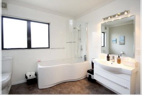 Photo of property in 5 Ferry Street, Foxton Beach, Foxton, 4815