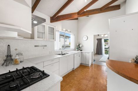 Photo of property in 10 Borrowdace Avenue, Botany Downs, Auckland, 2010