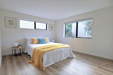 Photo of property in 57e Hogans Road, Glenfield, Auckland, 0629