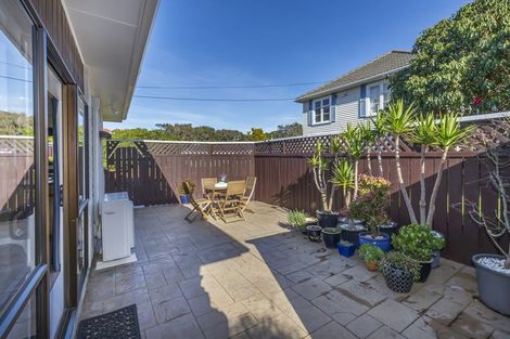 Photo of property in 21a Cecil Road, Tawa, Wellington, 5028