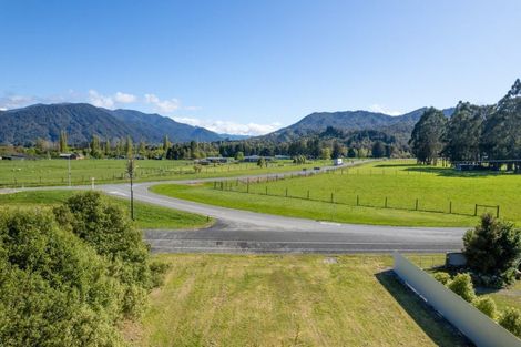 Photo of property in 136 Waller Street, Murchison, 7007