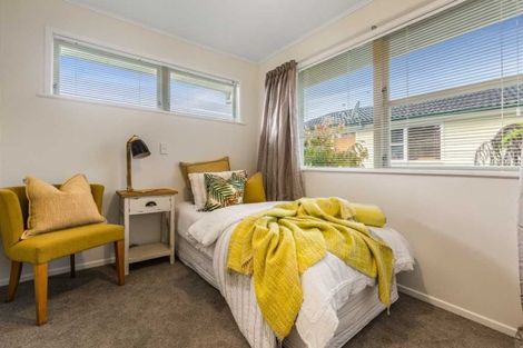 Photo of property in 9 Pendlebury Street, Green Bay, Auckland, 0604