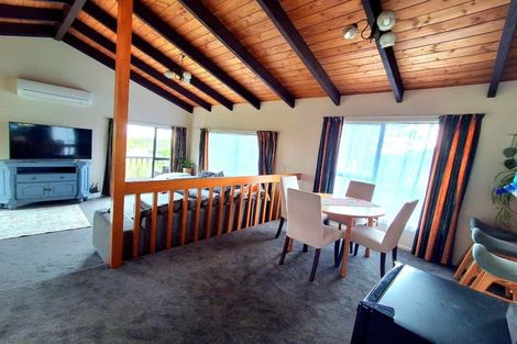 Photo of property in 14 Rukumoana Place, Clendon Park, Auckland, 2103