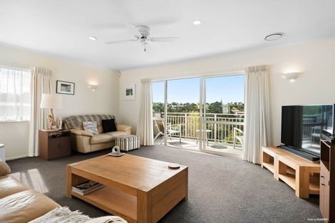 Photo of property in 1/8 Mcquoid Place, Glenfield, Auckland, 0629