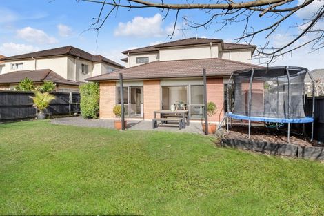 Photo of property in 4 Bridgefield Crescent, Flat Bush, Auckland, 2016