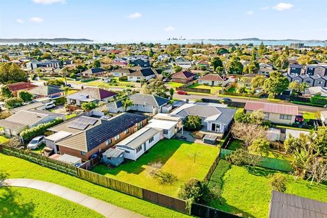Photo of property in 4 Rixon Place, Te Atatu Peninsula, Auckland, 0610