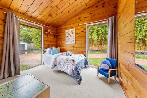 Photo of property in 204 Shaw Road, Oratia, Auckland, 0604