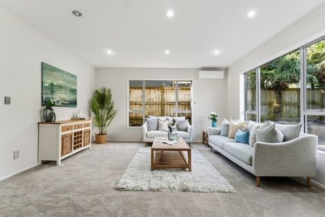 Photo of property in 7 Andy Crescent, Flat Bush, Auckland, 2016