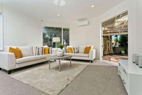 Photo of property in 17 Goldfinch Rise, Unsworth Heights, Auckland, 0632