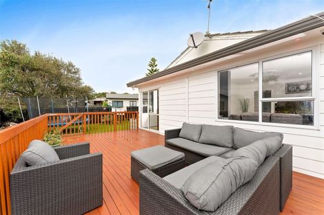 Photo of property in 2/13 Etherton Drive, Weymouth, Auckland, 2103