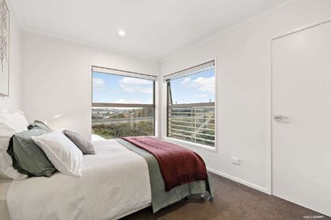 Photo of property in 8 Karauria Lane, Orewa, 0931