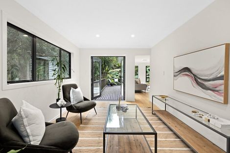 Photo of property in 18 Paturoa Road, Titirangi, Auckland, 0604