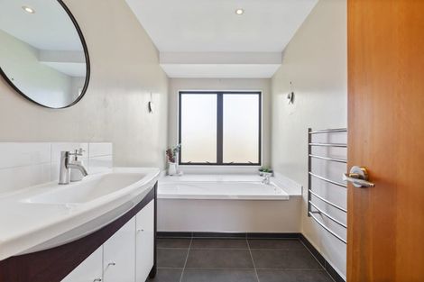 Photo of property in 21 Deanna Drive, West Harbour, Auckland, 0618