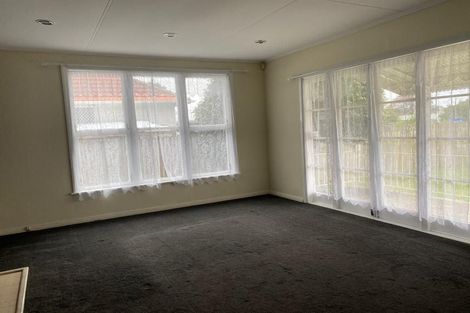 Photo of property in 70 Cambridge Terrace, Papatoetoe, Auckland, 2025