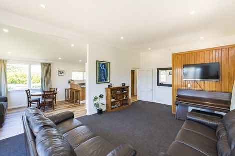Photo of property in 7 Perrin Place, Kelvin Grove, Palmerston North, 4414
