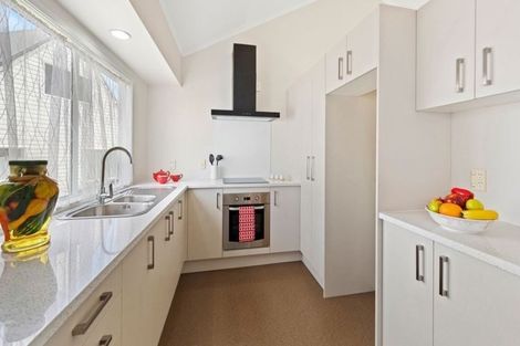 Photo of property in 2/20 Solveig Place, Randwick Park, Auckland, 2105