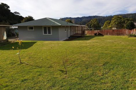 Photo of property in 27 Shackleton Grove, Stokes Valley, Lower Hutt, 5019