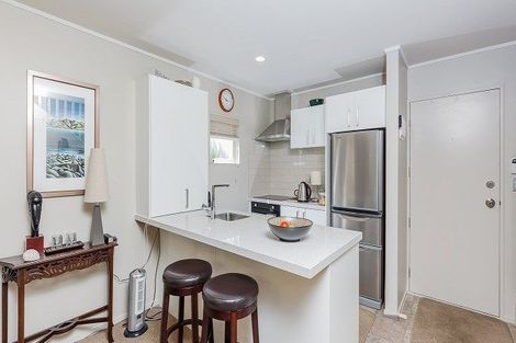 Photo of property in 3i/20 Ian Marwick Place, Birkenhead, Auckland, 0626