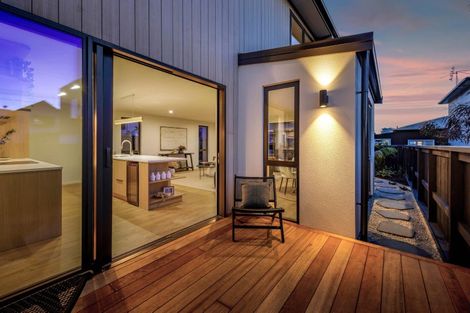 Photo of property in 10 Eliot Street, New Plymouth, 4310