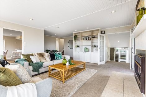 Photo of property in 1b Burford Place, Mellons Bay, Auckland, 2014