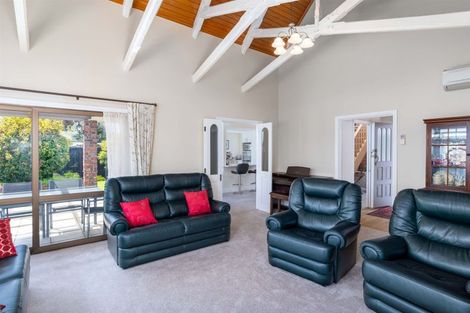 Photo of property in 8a Ringwood Place, Avonhead, Christchurch, 8042