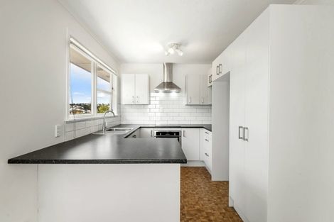 Photo of property in 199 Chivalry Road, Glenfield, Auckland, 0629