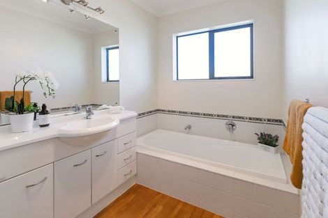 Photo of property in 16 Alba Place, Cambridge, 3434