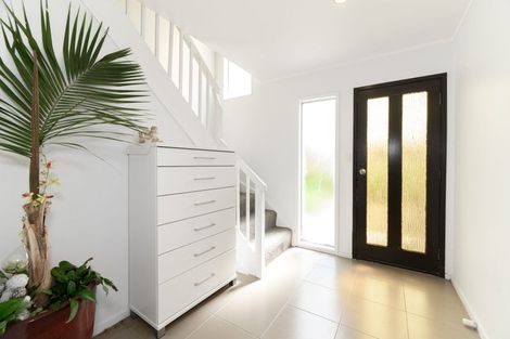 Photo of property in 2/401 East Coast Road, Mairangi Bay, Auckland, 0630