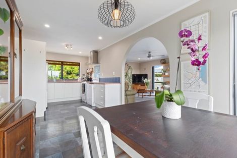 Photo of property in 90 Collingwood Road, Waiuku, 2123