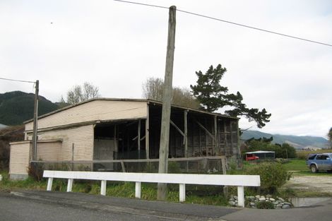 Photo of property in 10 Cromwell Street, Murchison, 7007