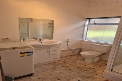 Photo of property in 1/212 Sunnynook Road, Totara Vale, Auckland, 0627